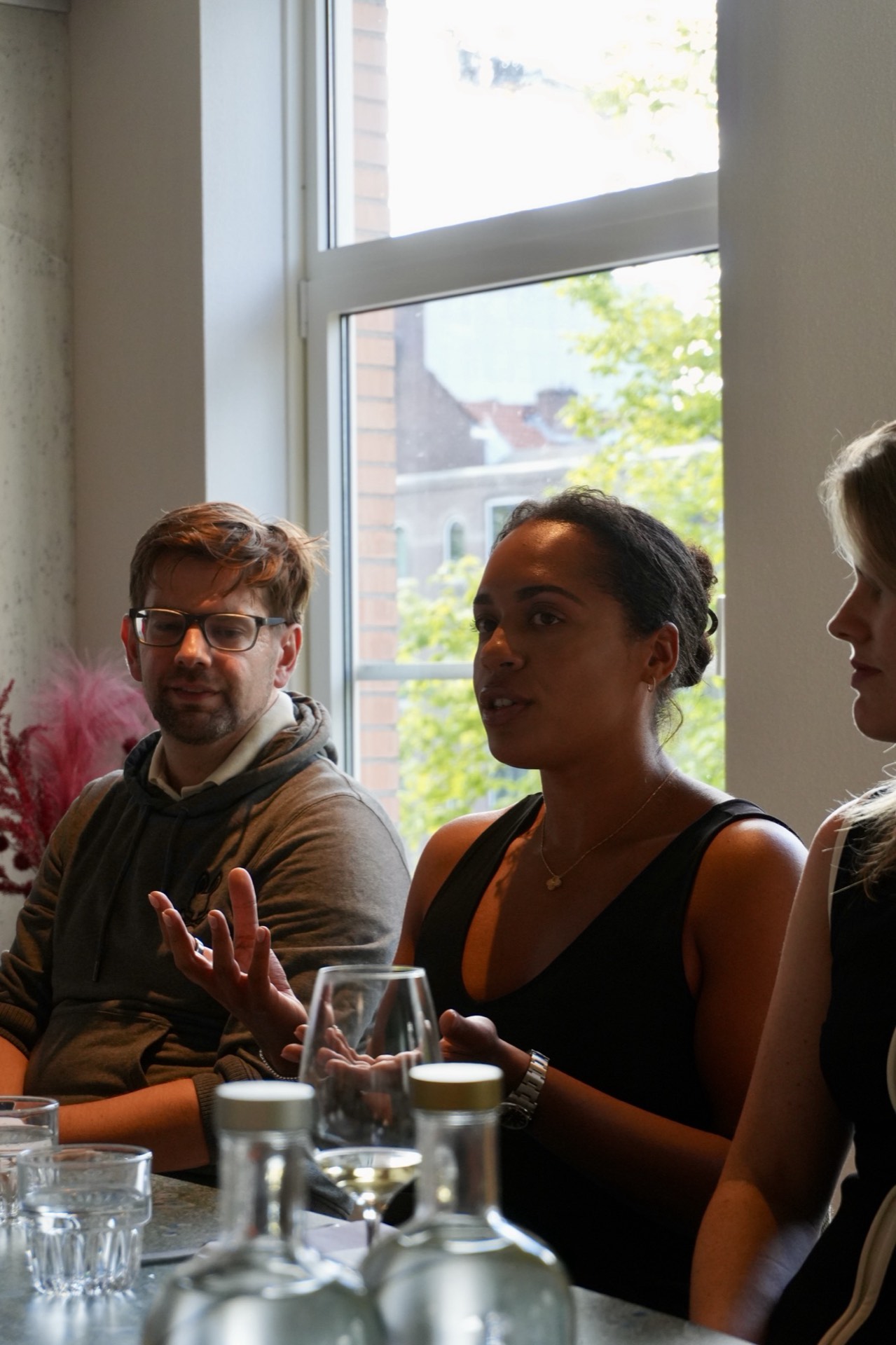 The masterclass, the speaker mid-point, guests leaning in
